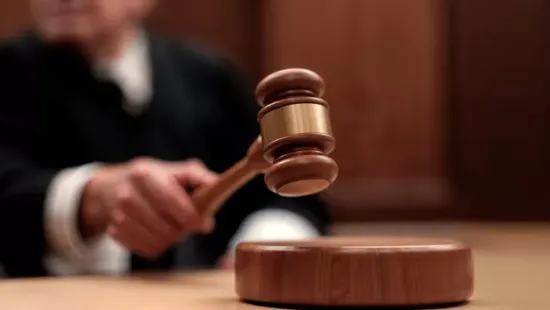 Elítélték a nőt, aki lefejezte a volt férjét és feleségül ment a fiához