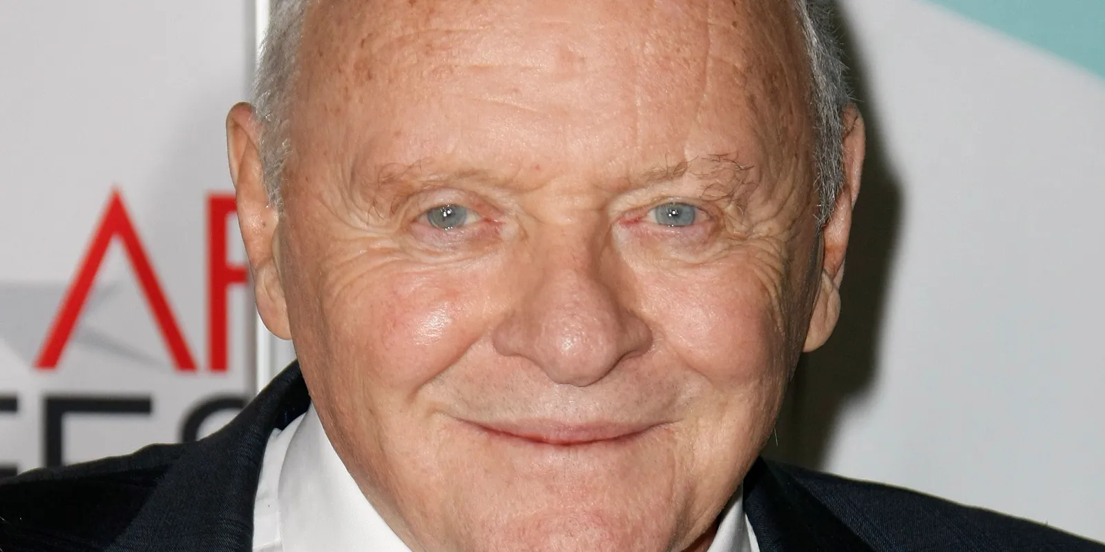 Ünnepel Anthony Hopkins, 50 éve tette le a poharat