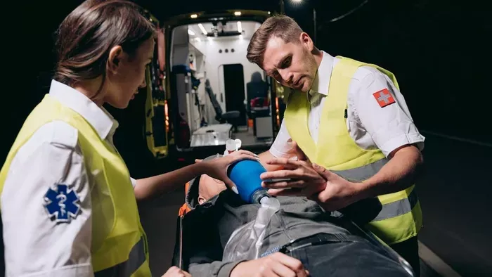 Drogkoktél után tárcsázta a férfi a segélyhívót