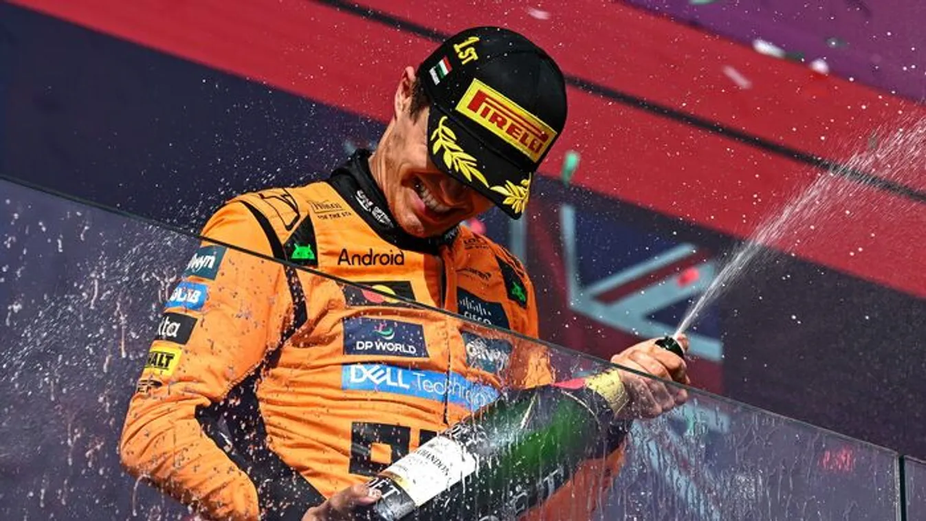 Forró csókkal ünnepelt Lando Norris, az F1 új világbajnoka