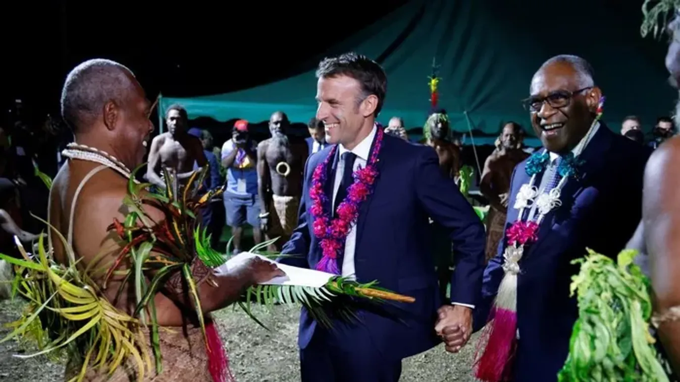 Emmanuel Macron eladna két kis francia szigetet