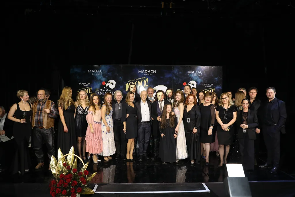 Megannyi Christine, fantom és gróf gyűlt össze ezen a Jubileumi ünnepségen.