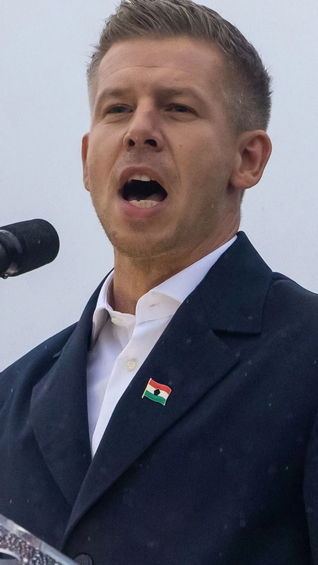 Akár a diktatúrákban, Magyar Péter be akarja tiltani a Borsot