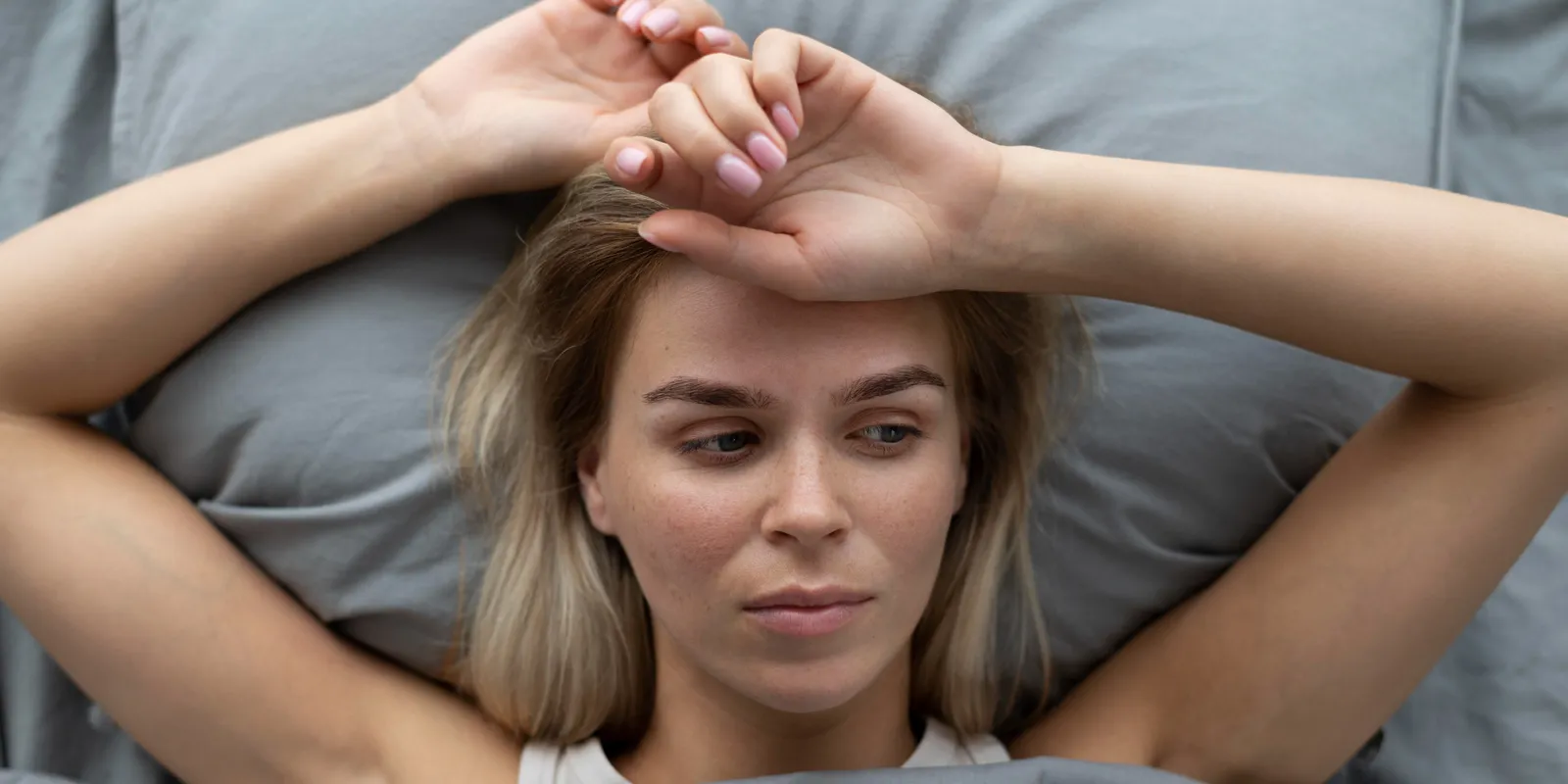 Ha ilyen a testtartásod, rossz hatással lehet az alvásodra