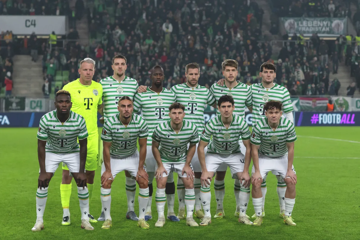 A sérült Dibusz Dénes helyett Gróf Dávid (sárgában) védett a Fradi-Rangers meccsen