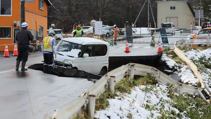 Képeken a pusztító földrengés - 9 ezer ember menekült el az otthonából