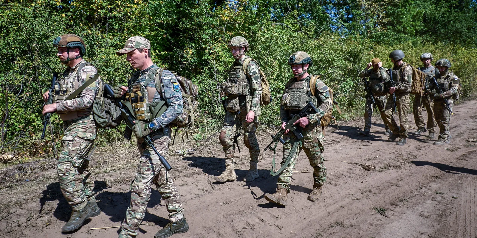 A brit vezérkari főnök is már háborúval riogat
