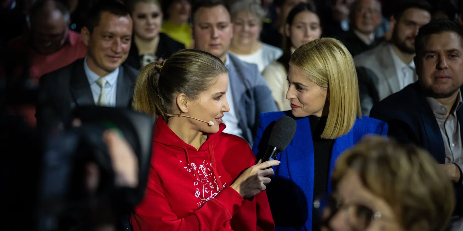 Hatalmas siker az Orbán-firkás pulóver a Háborúellenes Gyűlésen