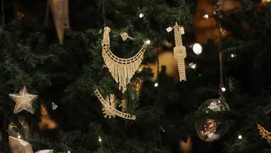 Ékszerek, gyémántok és luxusdíszek – ezek a világ legdrágább karácsonyfái