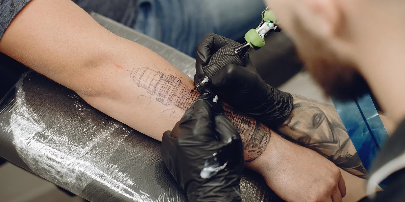 Egészségügyi kockázatot jelenthetnek a tetoválások