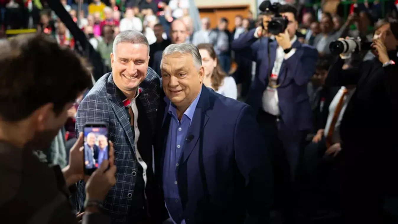Mindenki Orbán Viktorral akart egy képet