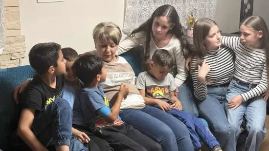 „Tele a ház élettel és szeretettel” - Tizenhét gyermek hívja anyának Erzsikét