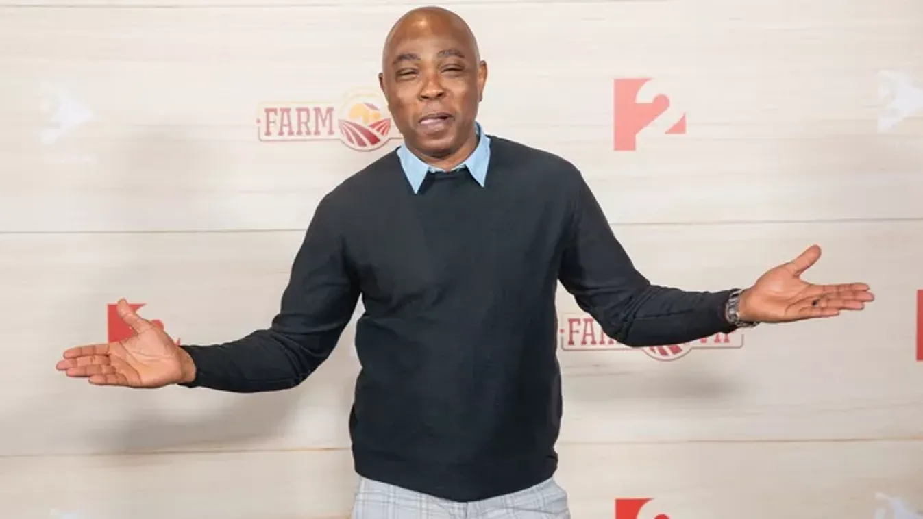 Pákót hazaküldték Nigériába - támadások érik az énekest