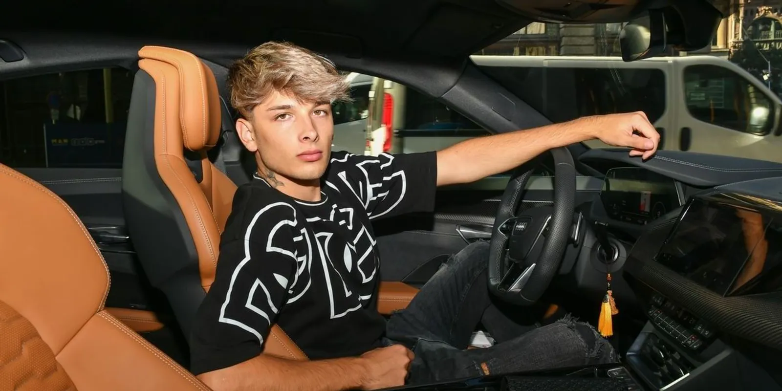 Kőgazdag Aurlét az apja tartja el? Kiderült az igazság