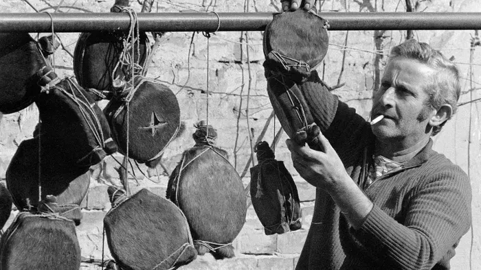 Eltűnő mesterségek nyomában: retró fotók a régi szakmákról