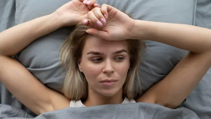 Ha ilyen a testtartásod, rossz hatással lehet az alvásodra