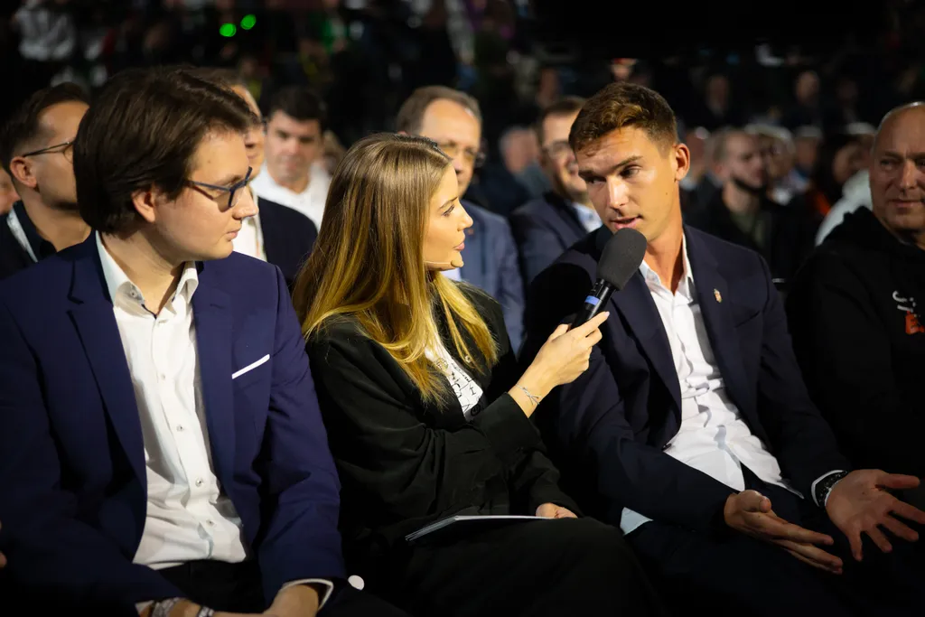 Háborúellenes Gyűlés, Mohács, 2025.12.13
DÁP, HEGY
hoppál hunor
szabo zsofi
Pávkovics Bence