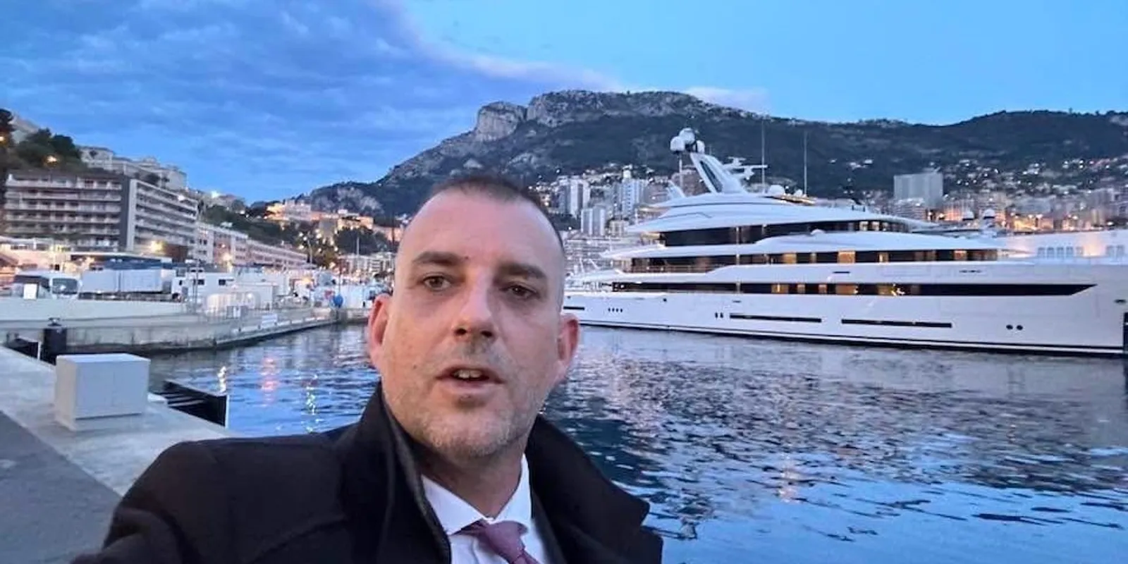 Koldusból lett Monaco luxussofőrje – a szegedi taxis kitálal