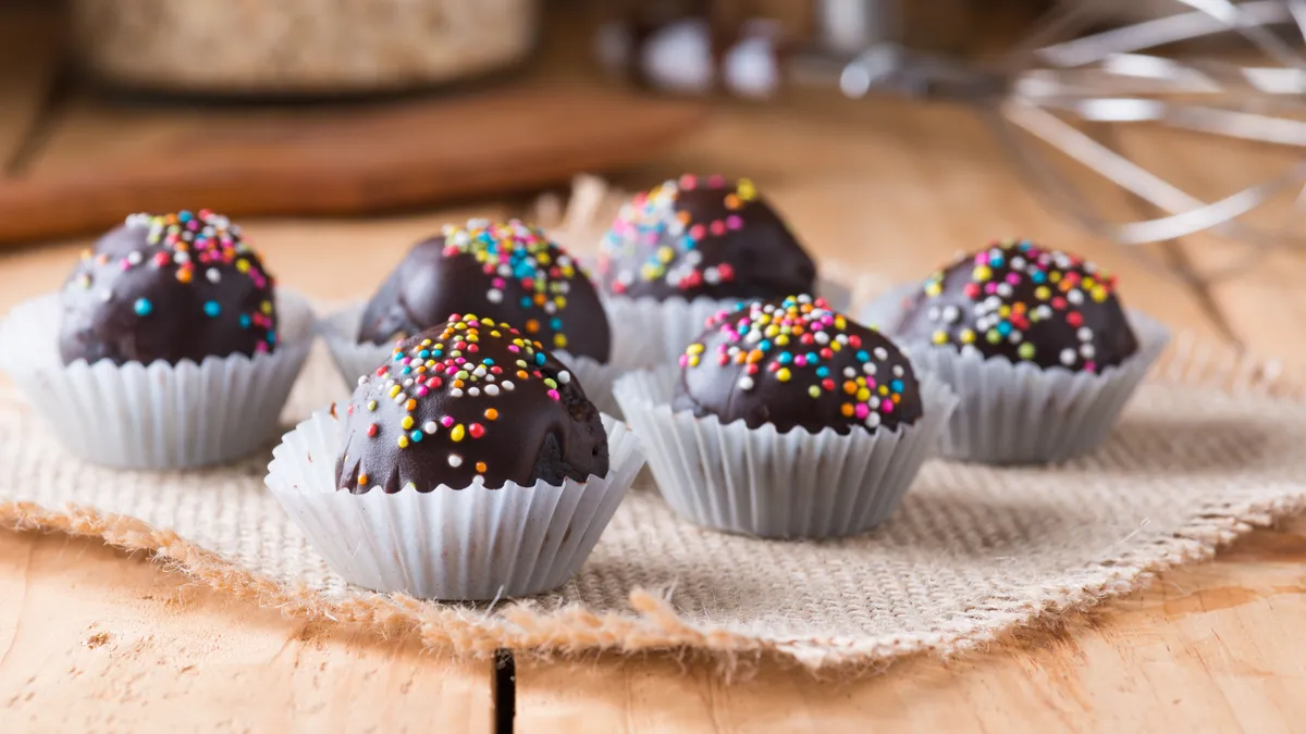 Narancsos csokibombácska Colorful,Chocolate,Sprinkles,On,Tasty,Round,Chocolate,Coated,Cakes,On