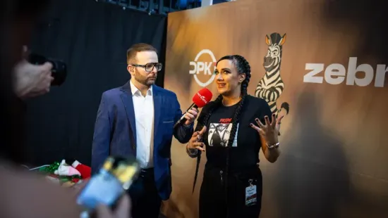 Tóth Gabi Orbán-pólóban jelent meg a Háborúellenes Gyűlésen