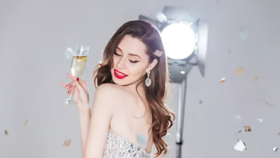 3 gyors szilveszteri frizura, amit bárki megcsinál