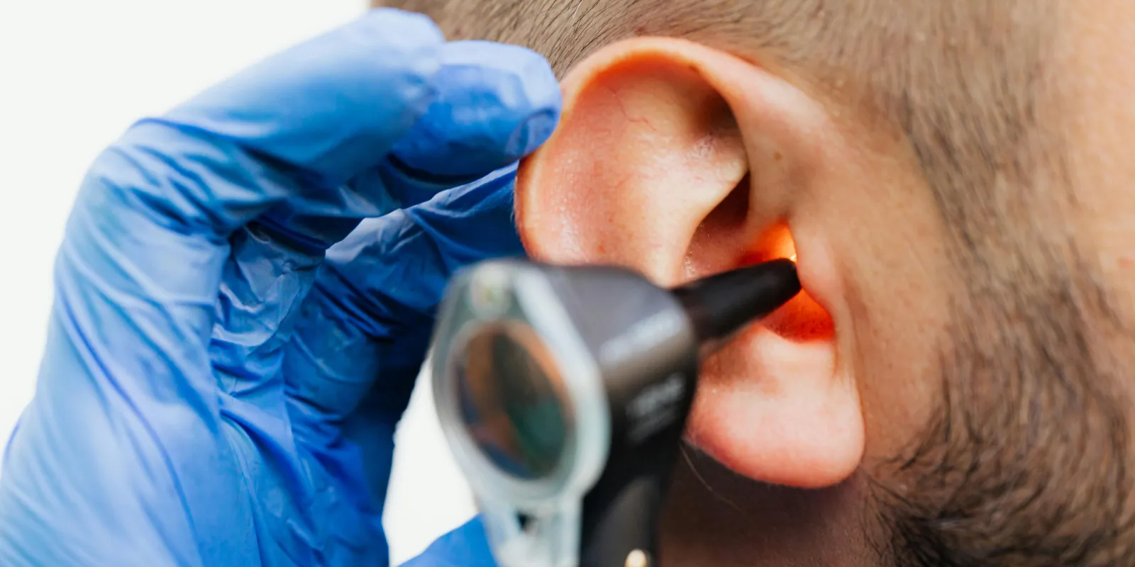 Csak a füle csengett, mégis súlyos beteg volt