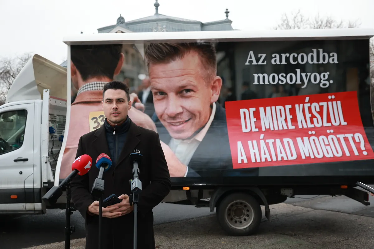 Elindult a Nemzeti Ellenállás Mozgalom plakátkampánya Kecskeméten