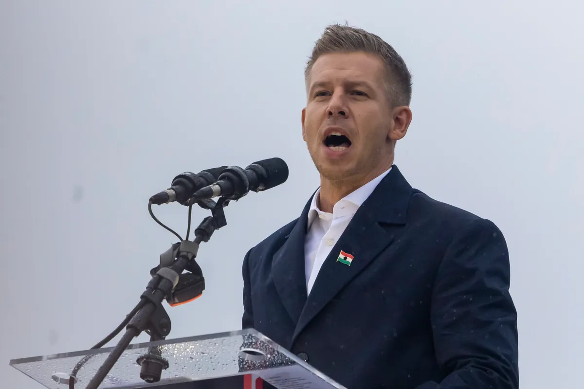 20251023_Magyar_Péter Nem zeti menet_MK_MW_bulvar_046