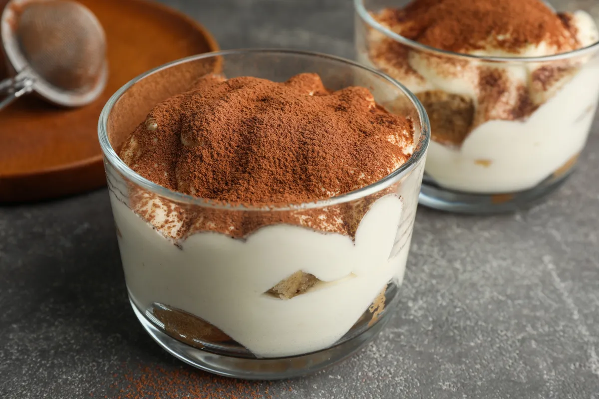Kakaóporral és darált mákkal a tetején is tökéletes a mákosgubás tiramisu. 
