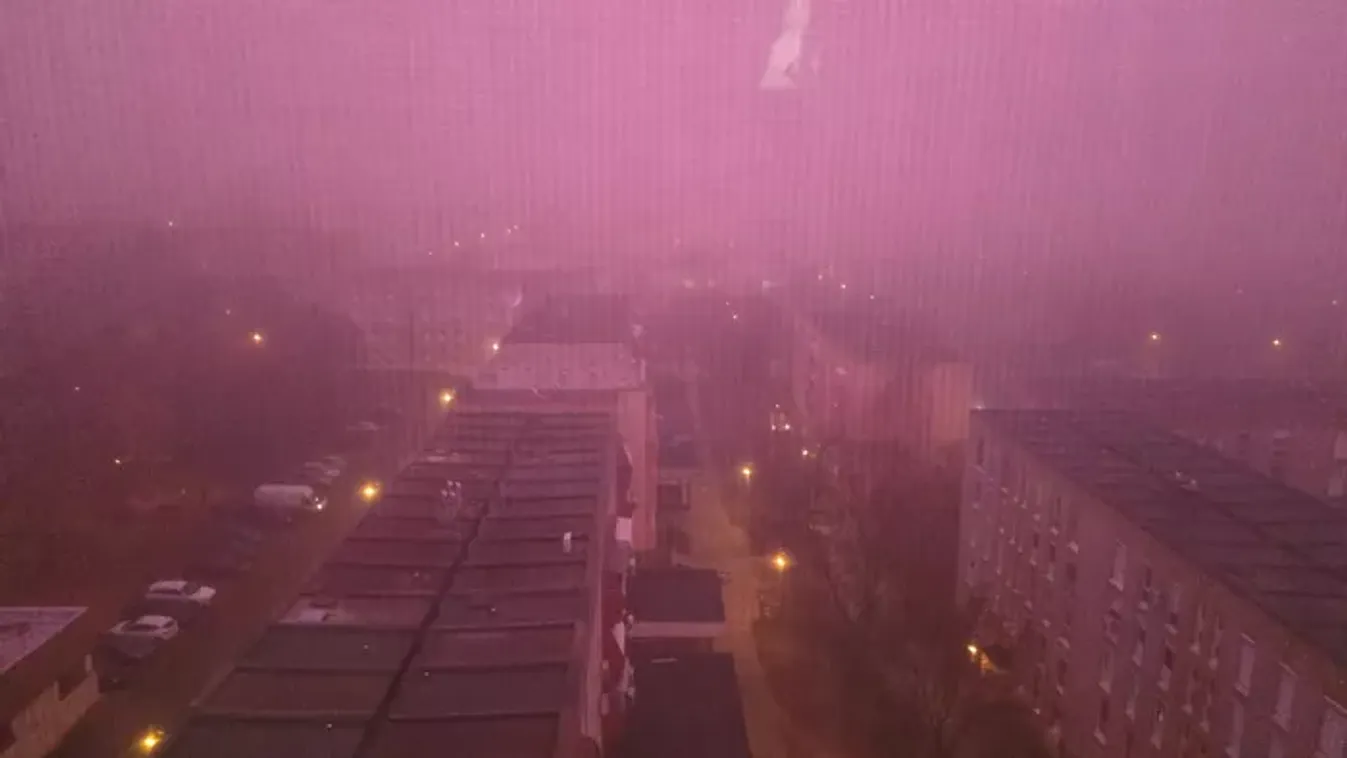 Lila köd Pécsen: minden fényárban úszott