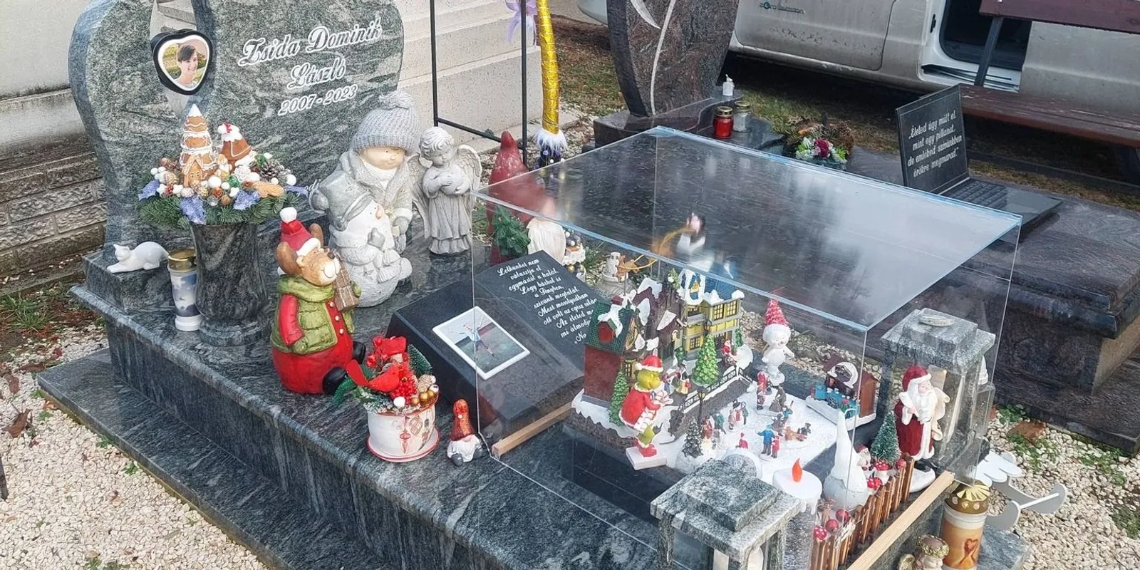 Téli mesevilág került a 15 évesen elhunyt Dominik sírjára