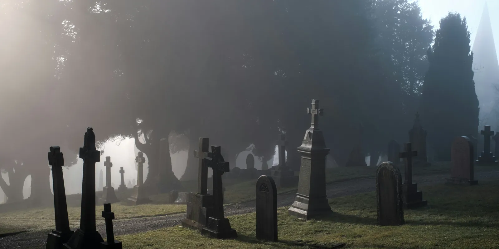 Tolvajok lopják szét a hatvani temetőt