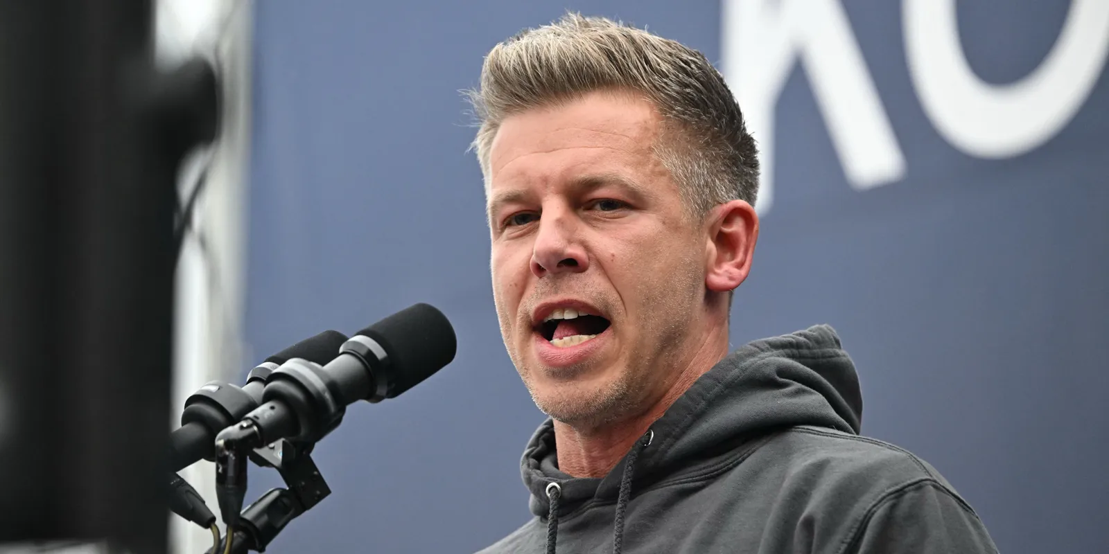 Magyar Péterék a nyugdíjasokat sem kímélik
