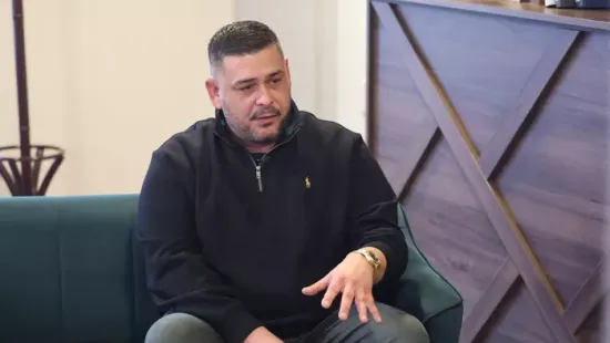 Miközben Ukrajna segélyért könyörög, az ukrán elit luxuséletet él Monacóban