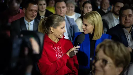 Hatalmas siker az Orbán-firkás pulóver a Háborúellenes Gyűlésen