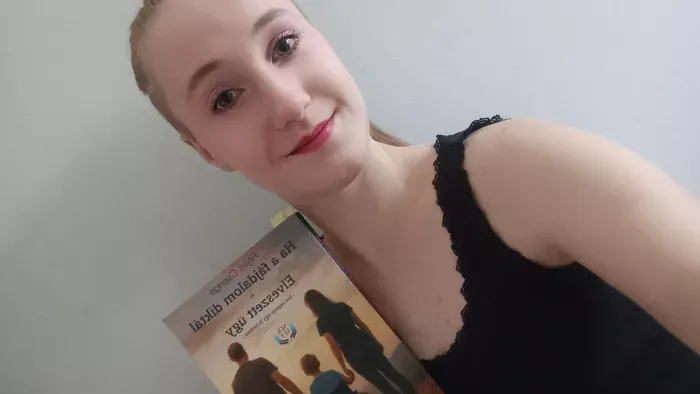 Sorsfordító műtét előtt az írói díjra jelölt 17 éves Csenge