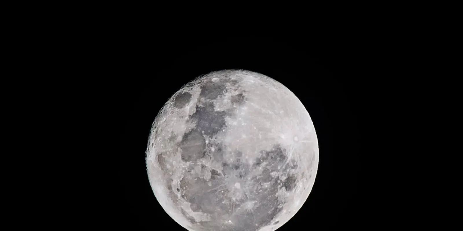 Most ragyog 2025 utolsó, óriásira nőtt Hideg Szuperholdja!