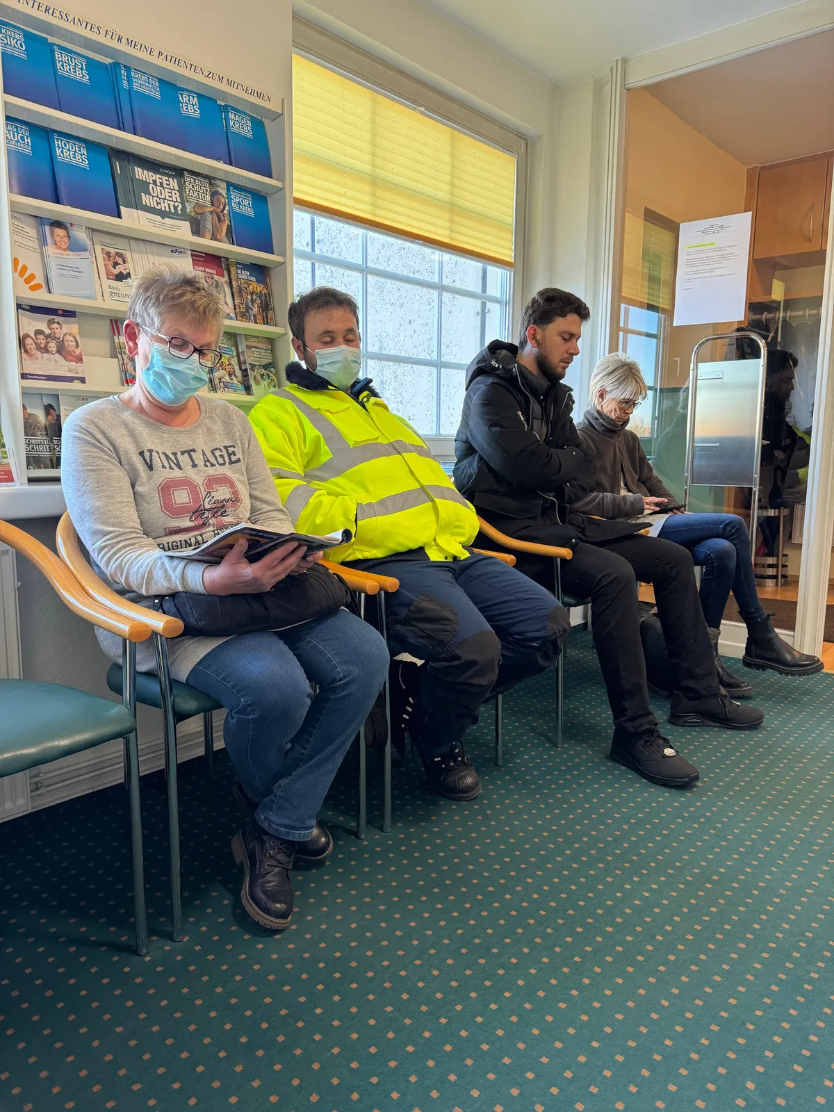 Doctor’s,Waiting,Room.,Patients,Wait,Doctors,And,Medical,Care,While