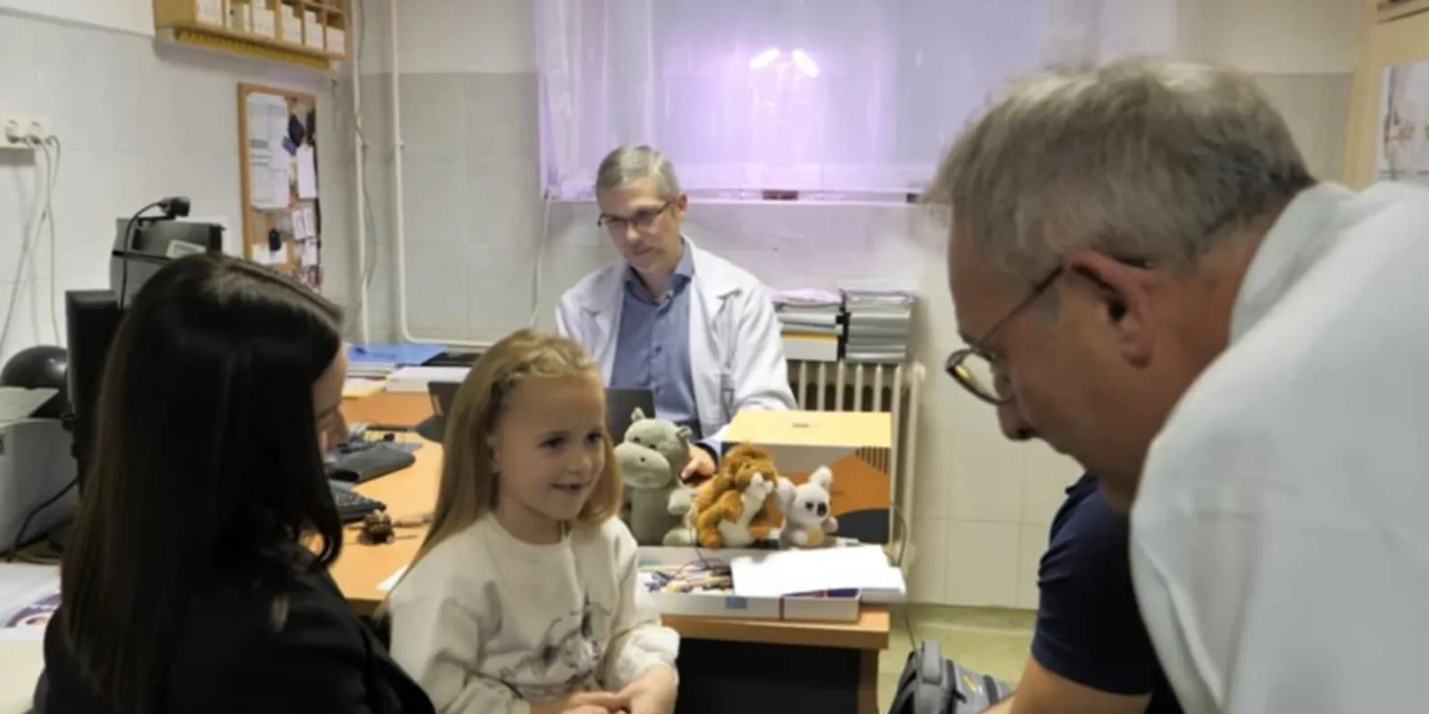 Orvosi bravúr, újra hall a kis Dorka