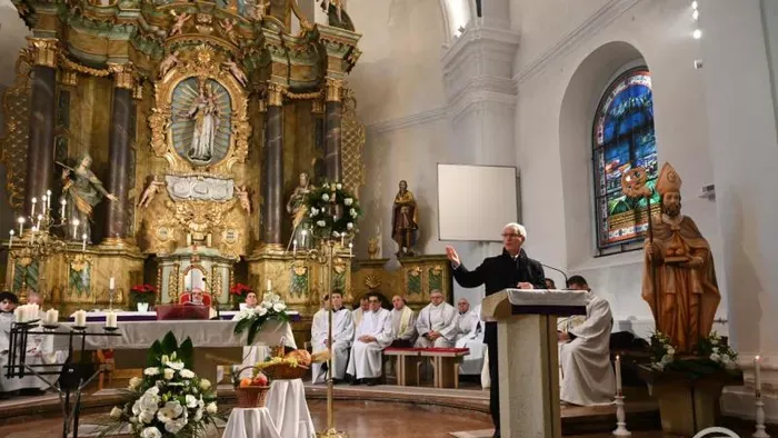 A határon túli magyarság kettős kapocsban él