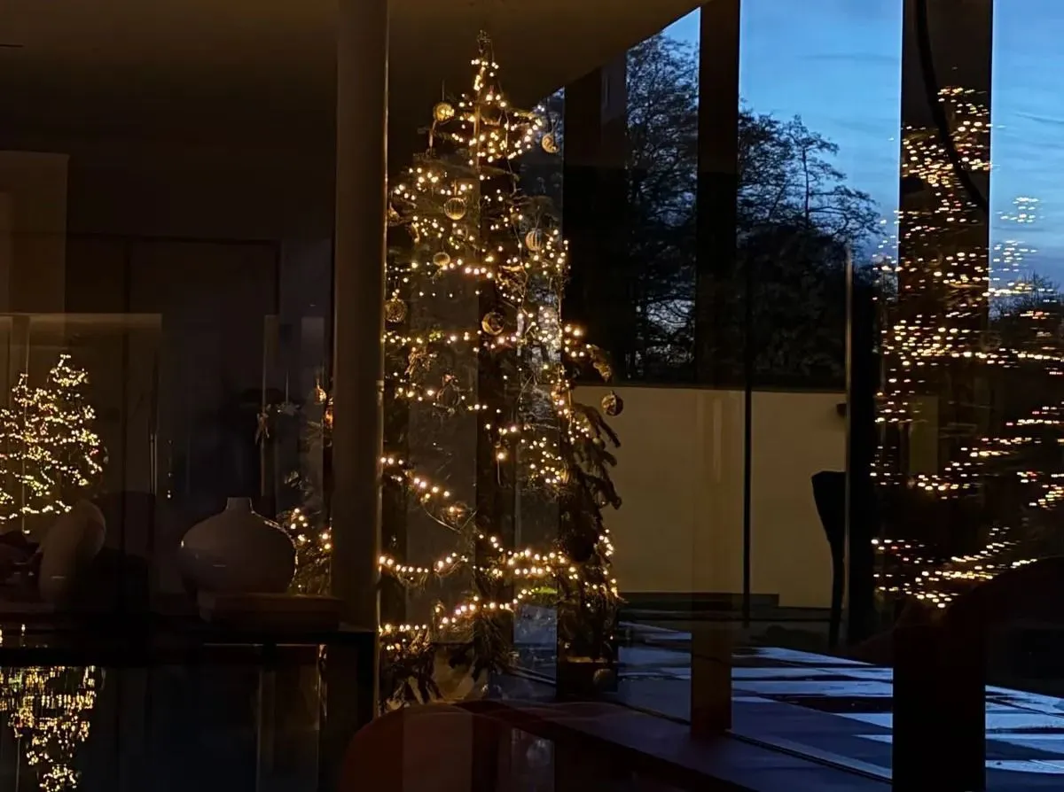 Szoboszlaiék karácsonyfája angliai otthonukban