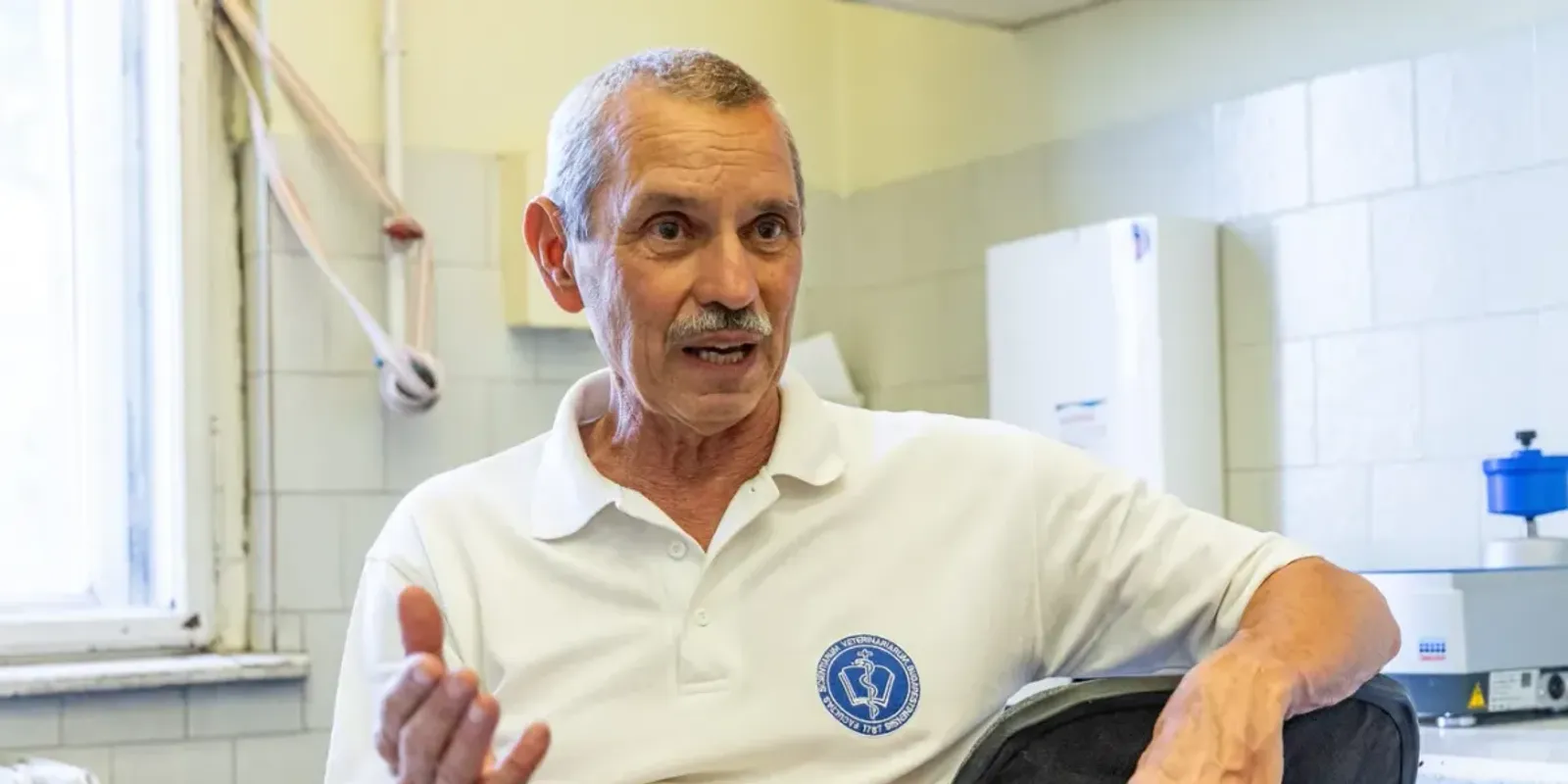 Lepra jelent meg a szomszédban; fegyvert kapnak a diákok