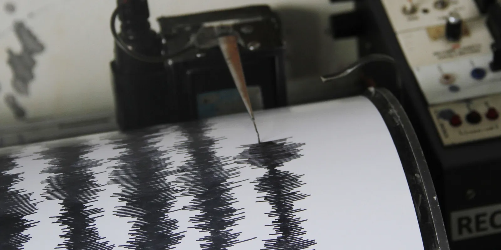 Cunamiriadót rendeltek el, erős földrengés rázta meg Japánt