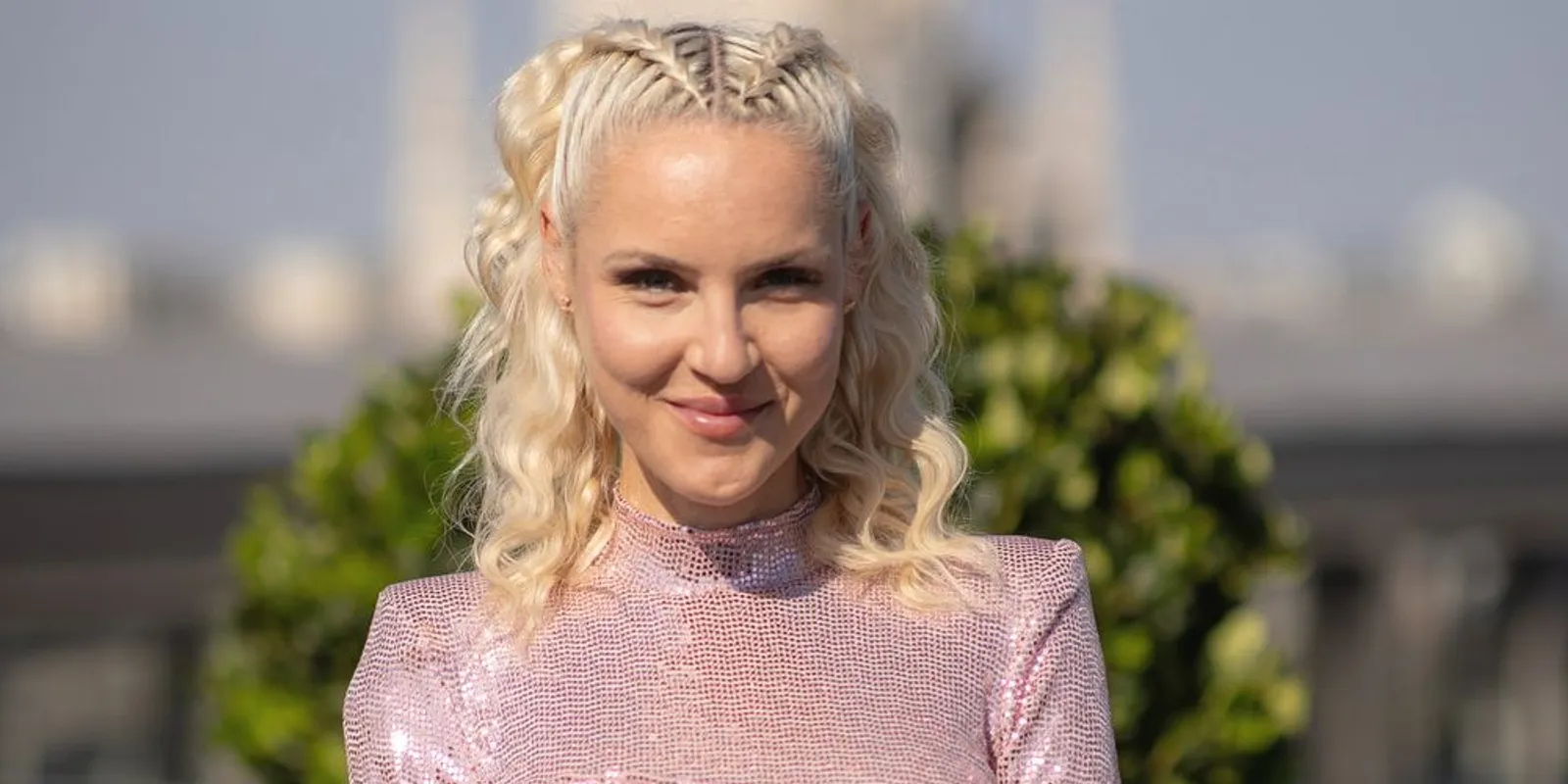 Dulin Metta elhagyja az országot