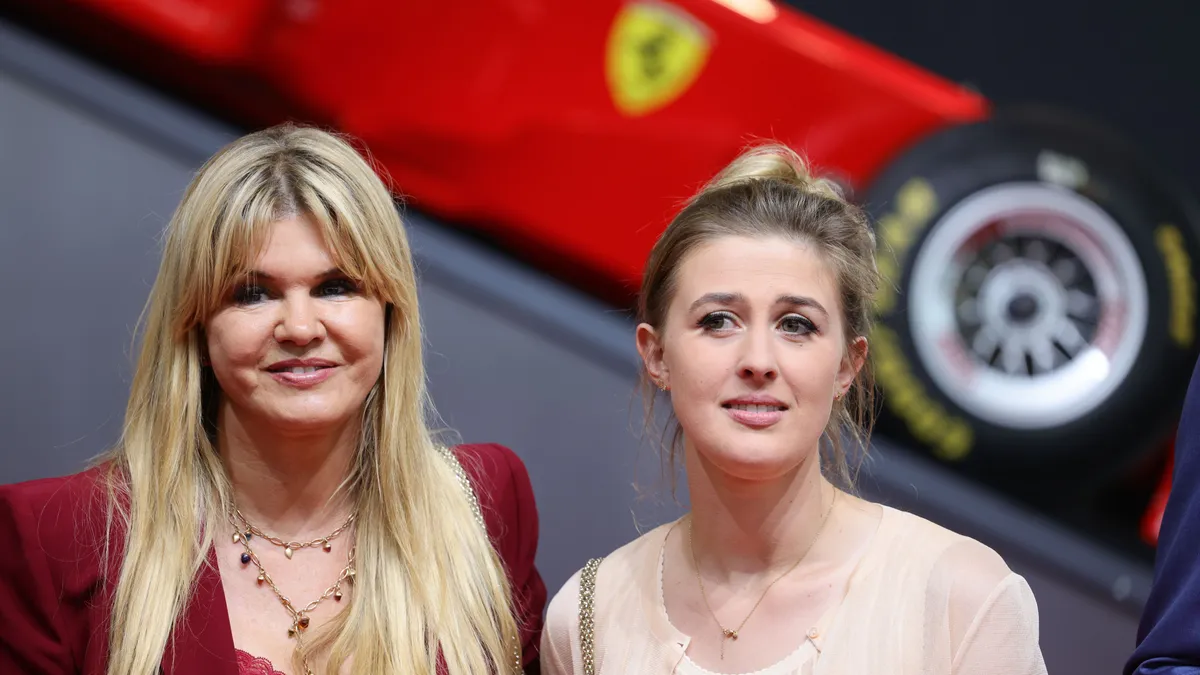 Michael Schumacher lánya, Gina (jobbra) édesanyjától, Corinna asszonytól örökölte a lovaglás imádatát