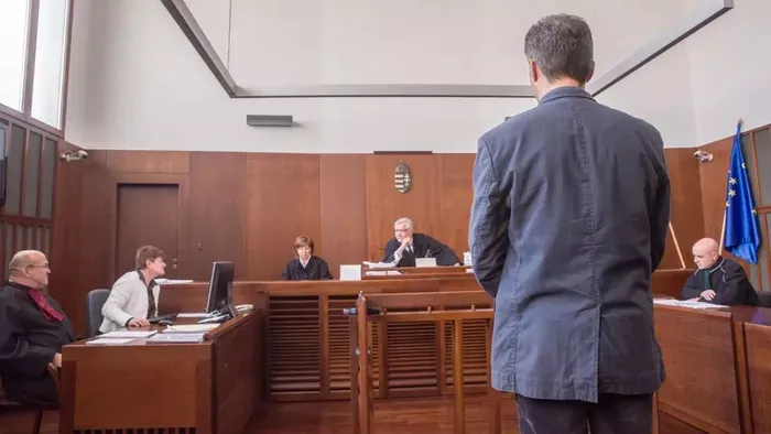 A gyilkos ügyvédje két szakértővel támadja az ítéletet