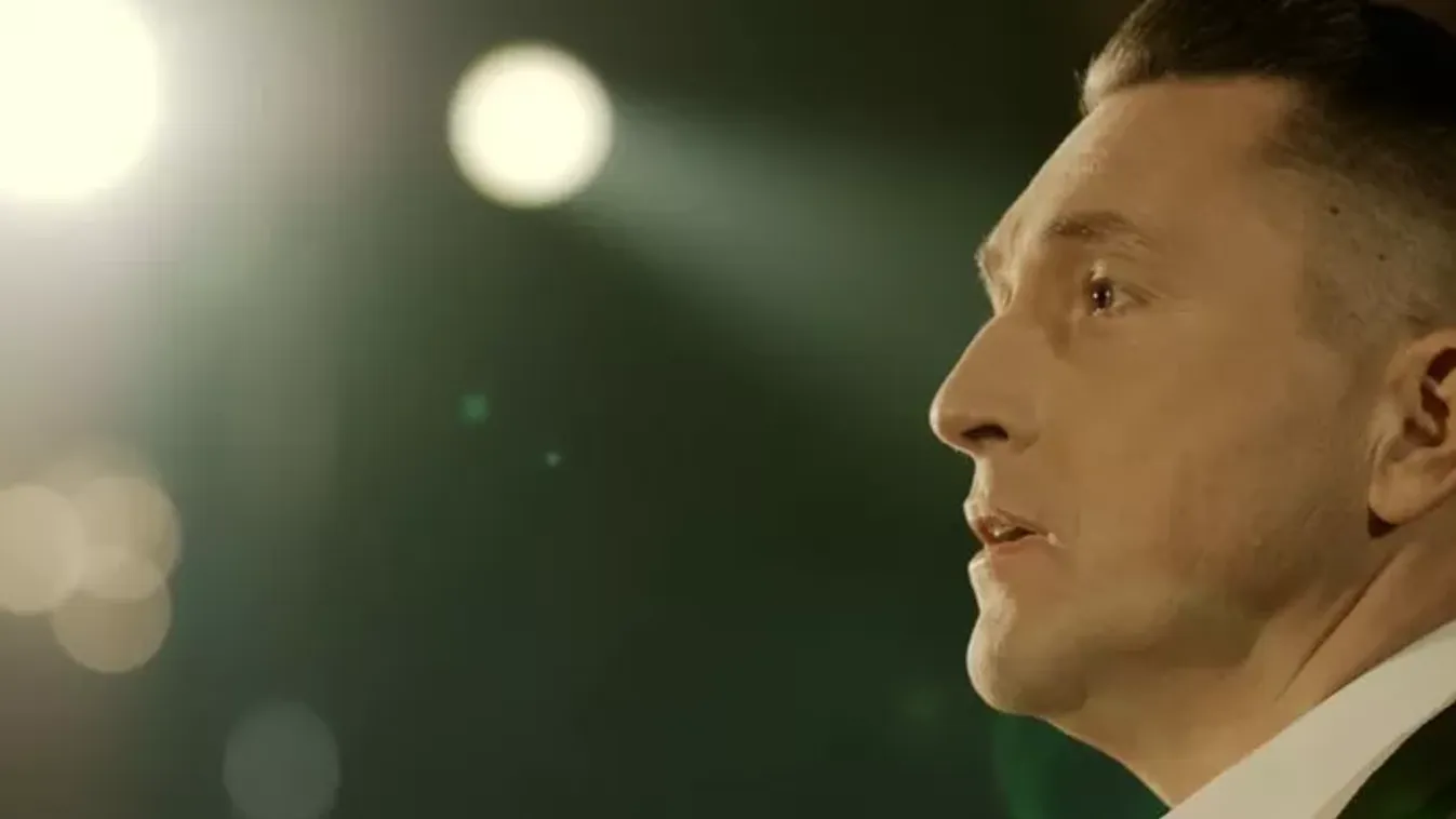 Ákos karácsonykor a káoszban talál megnyugvást