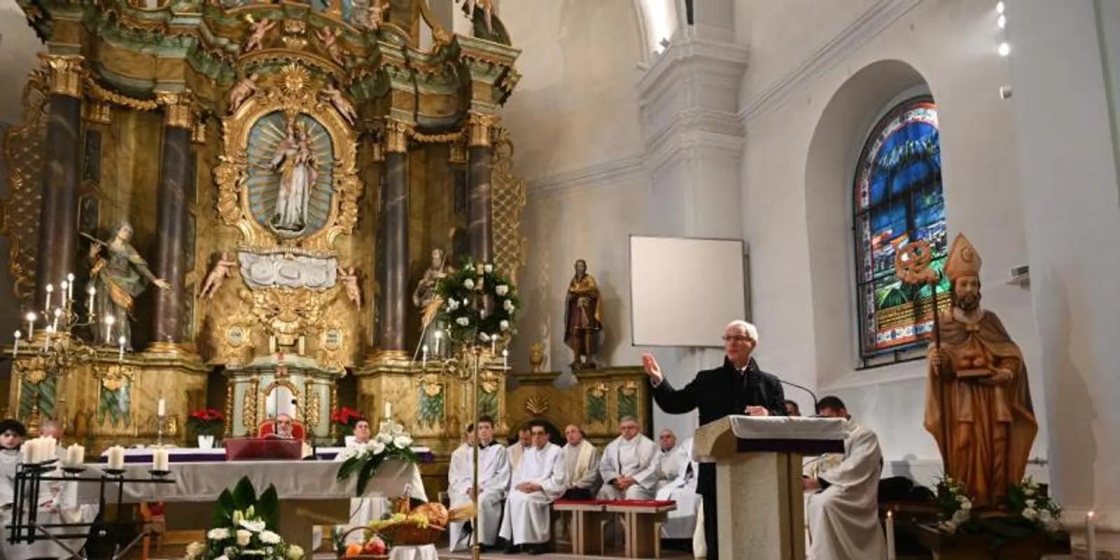 A határon túli magyarság kettős kapocsban él