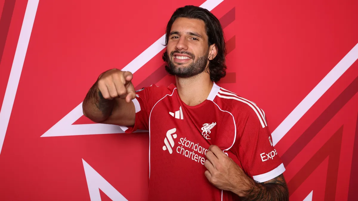 Szoboszlai Dominik arcképe díszíti egy liverpooli család karácsonyfáját