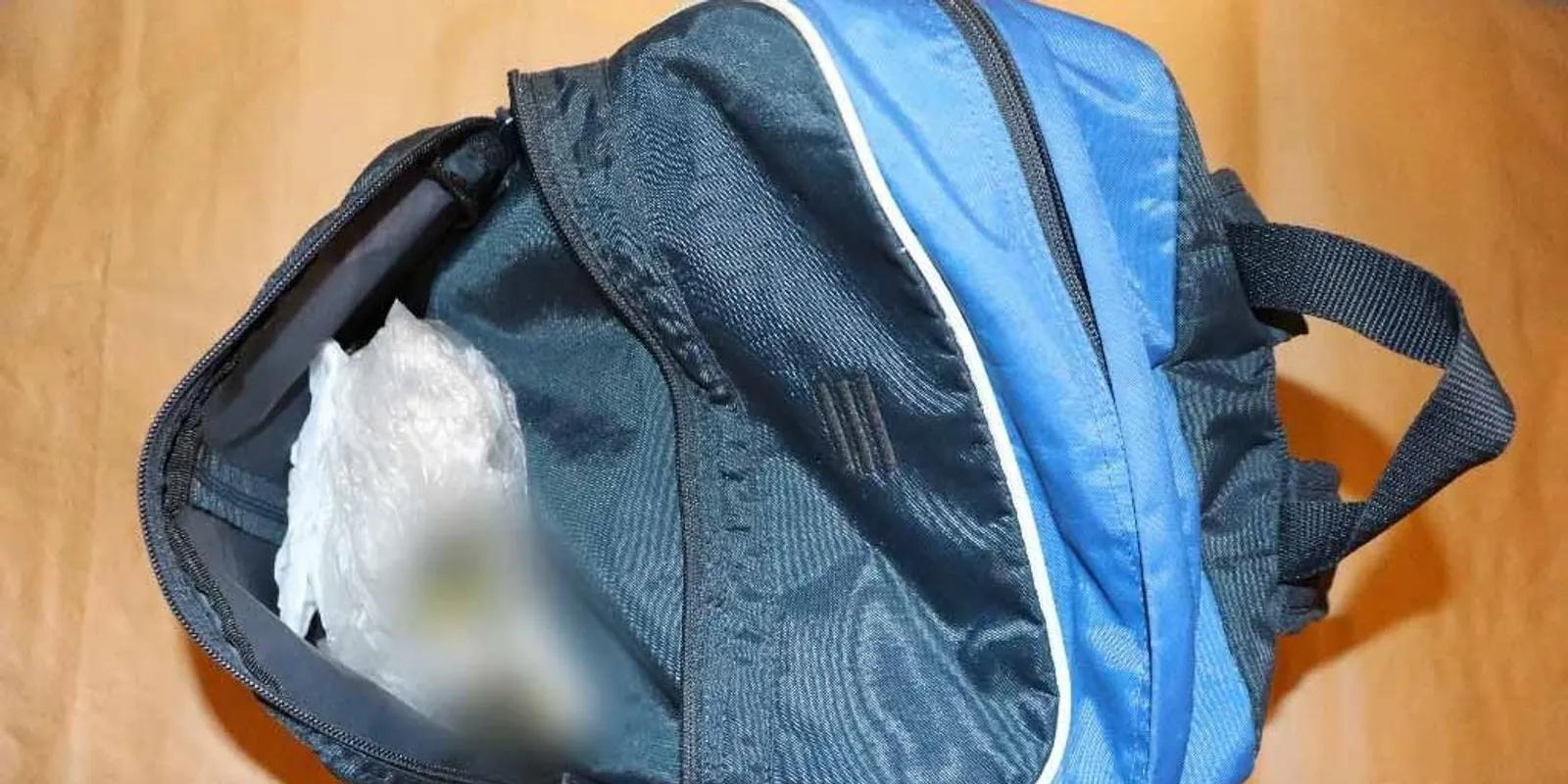 Droggal teli táskát hagyott a fővárosi trolin a díler